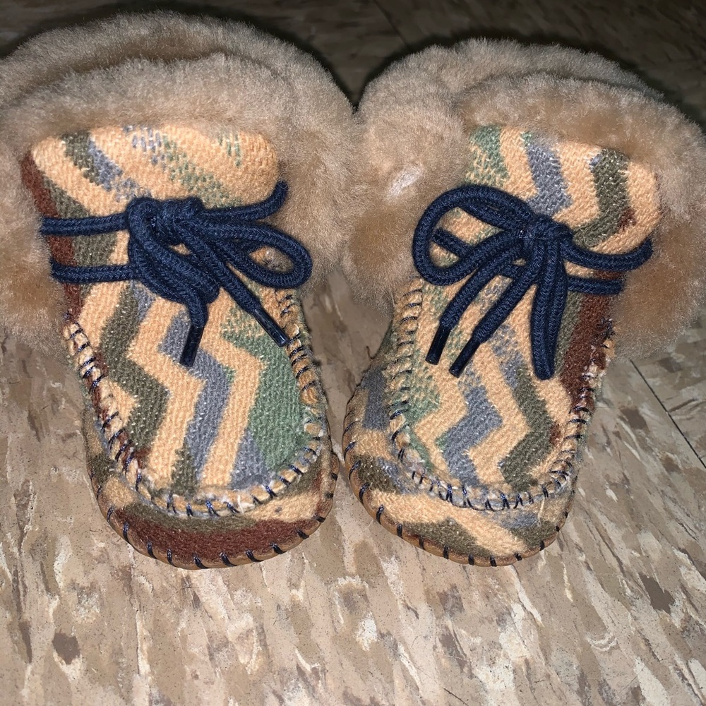 Never worn BABY INFANT uggs 0/1